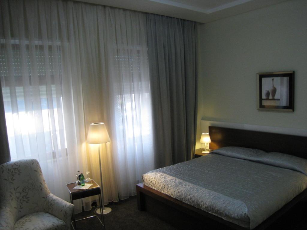 Boutique Hotel Kotoni Tiranë Bilik gambar