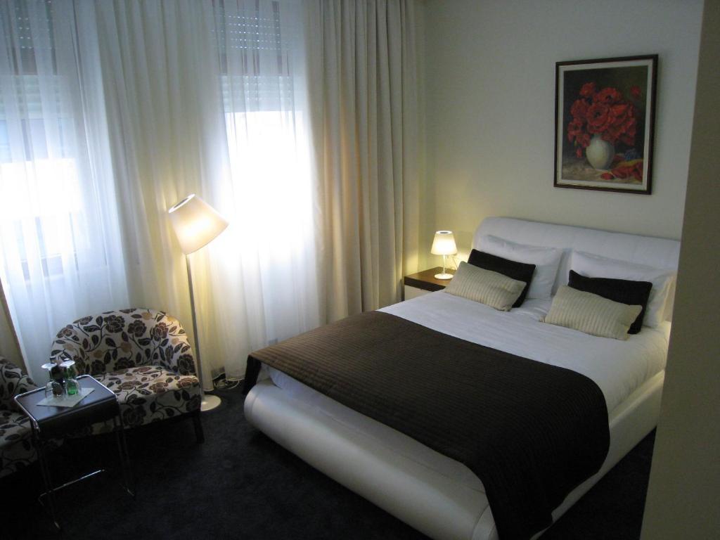 Boutique Hotel Kotoni Tiranë Bilik gambar