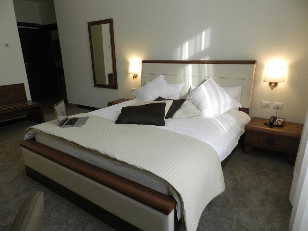 Boutique Hotel Kotoni Tiranë Bilik gambar