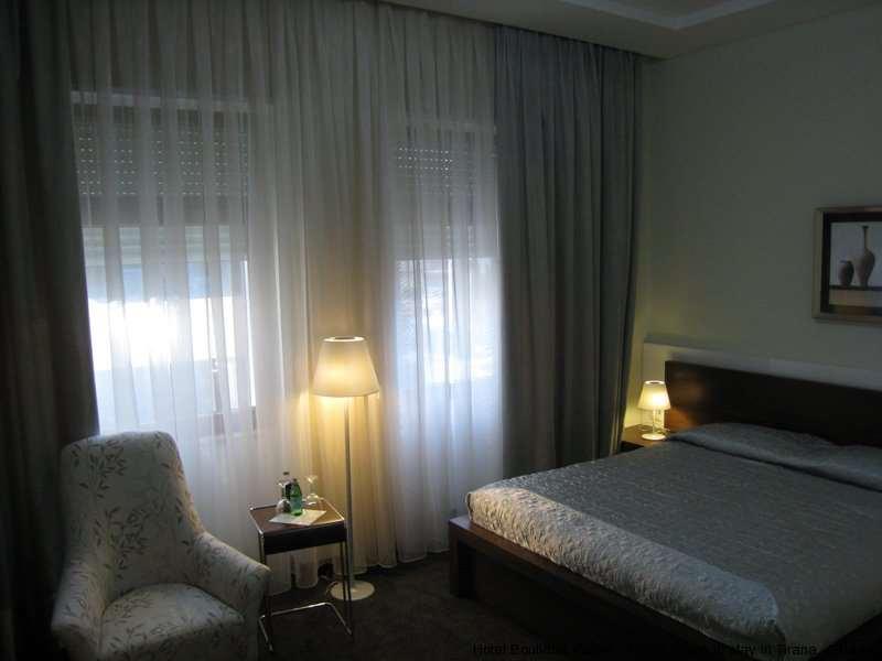 Boutique Hotel Kotoni Tiranë Bilik gambar